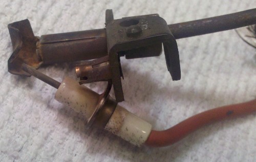 Gas pilot with electronic ignitor