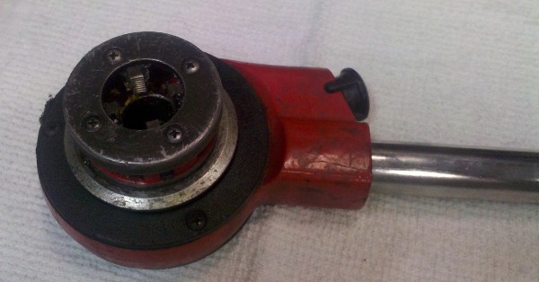 Hand operated pipe threader